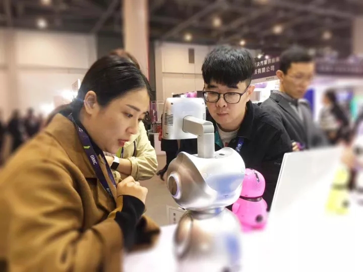 勇艺达机器人现场